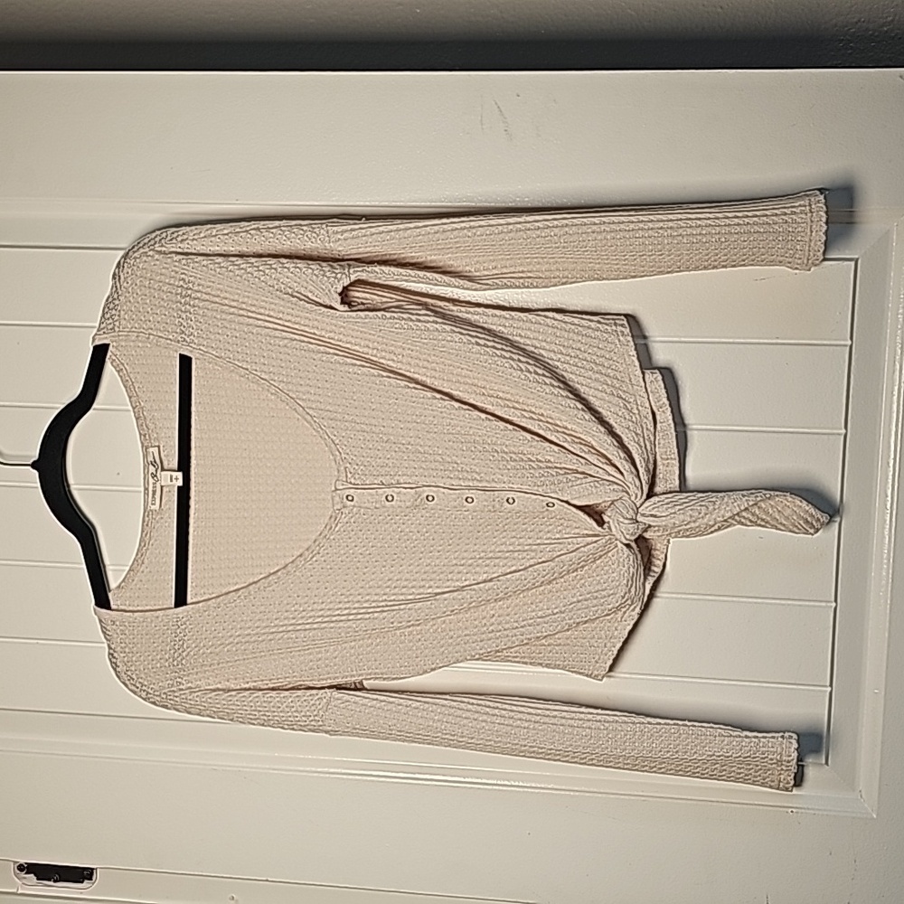 Express One Eleven SP cream knit cropped cardigan